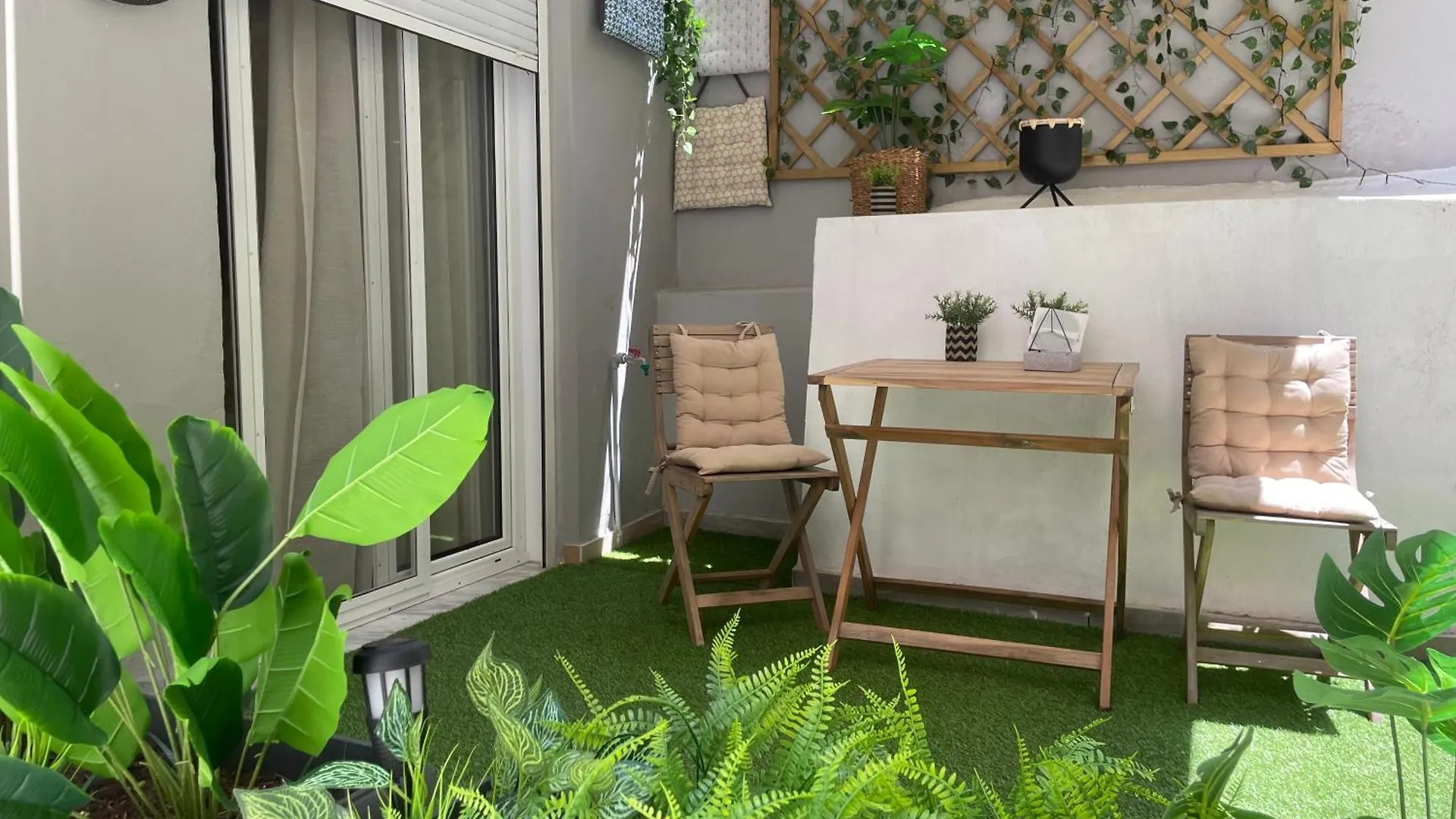 Palmera Freeparking Studio location